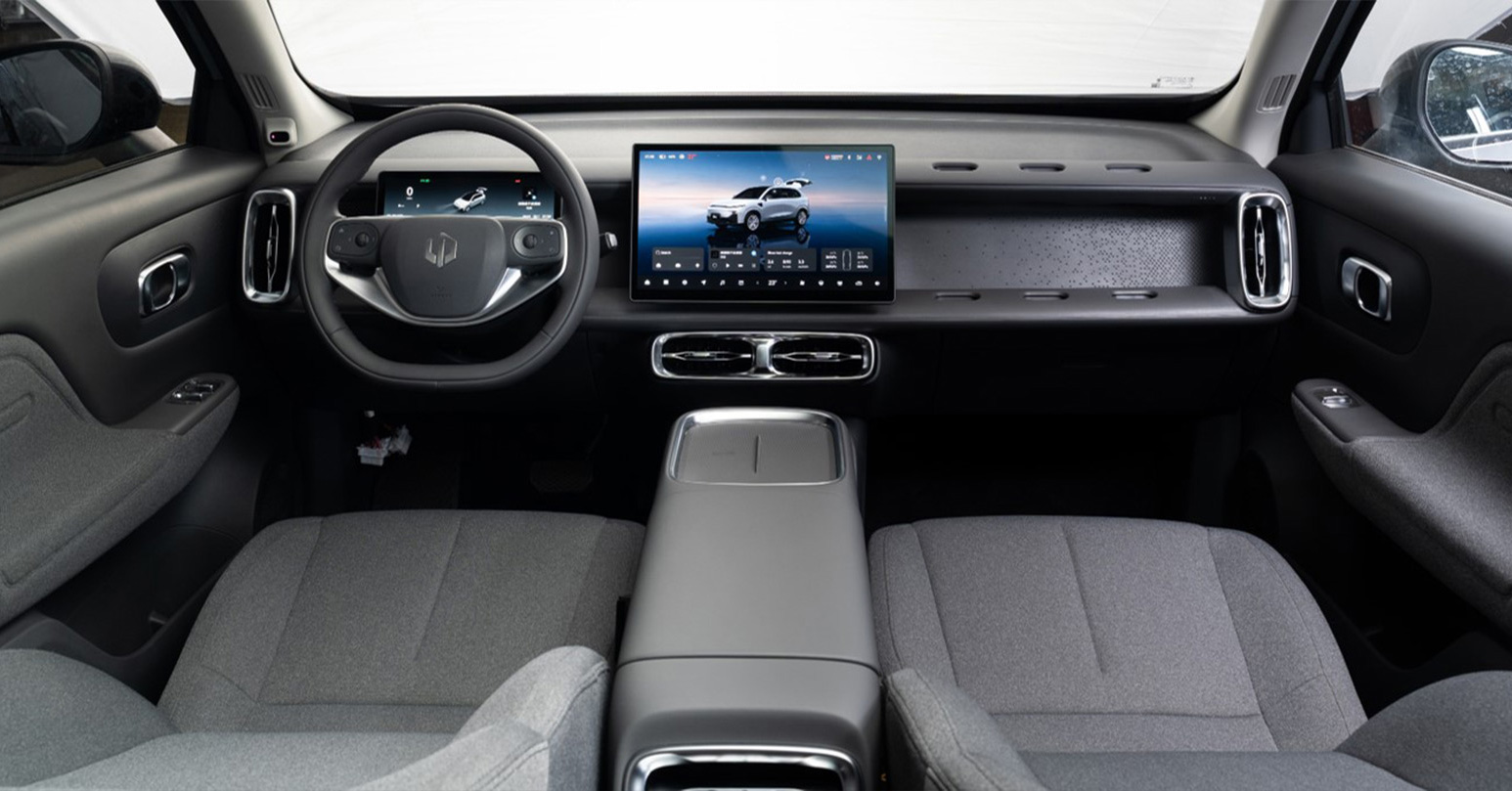 Leapmotor B10 - interiér Šedá látka